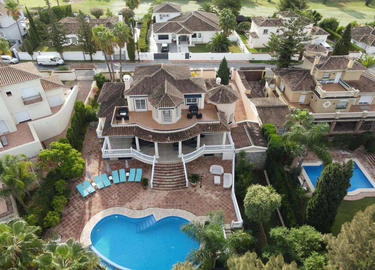 Spacious 700M2 Villa, Golfers Paradise. Santa Fe de los Boliches
