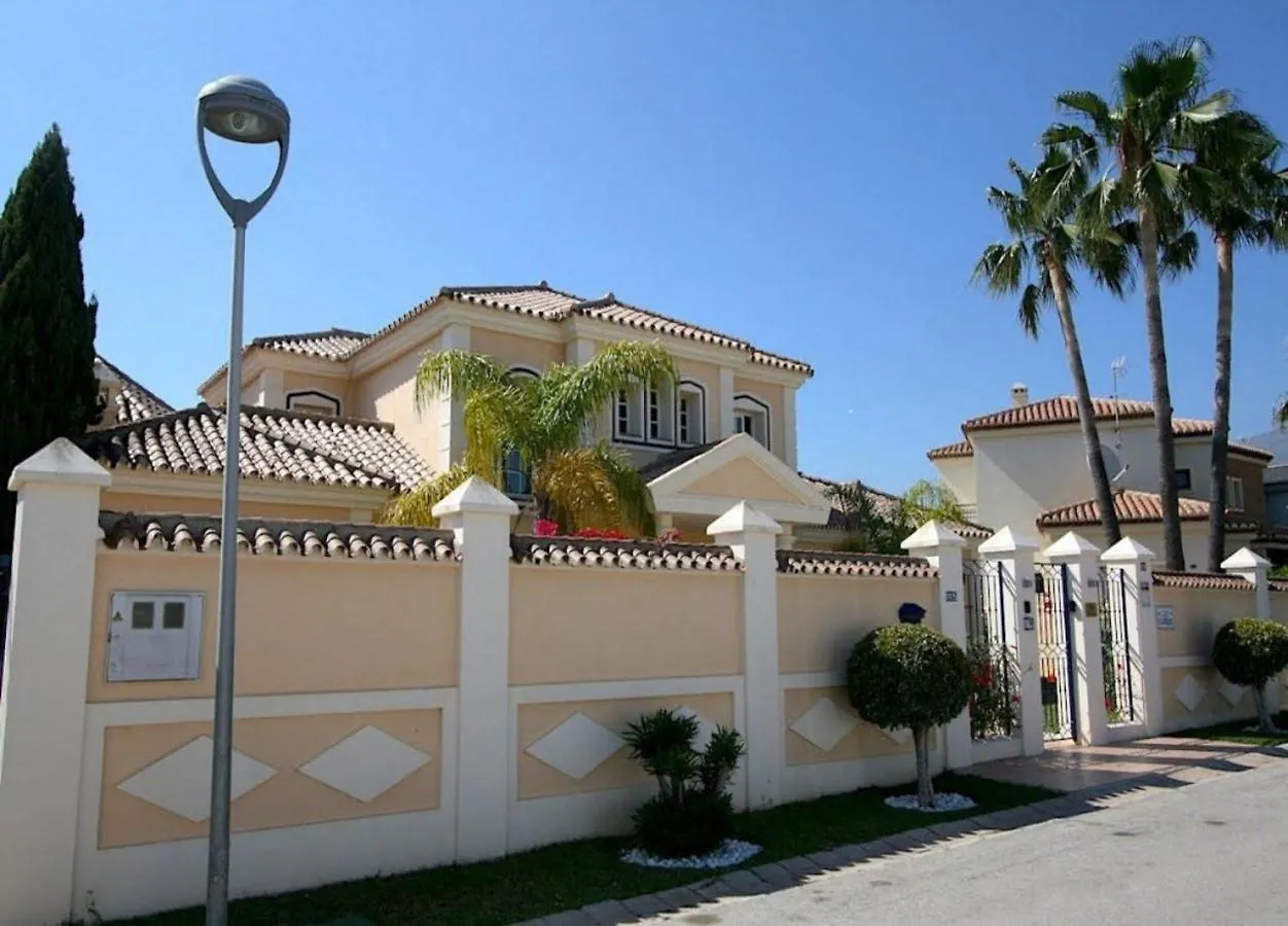 Spacious 700M2 Villa, Golfers Paradise. Santa Fe de los Boliches Villa
