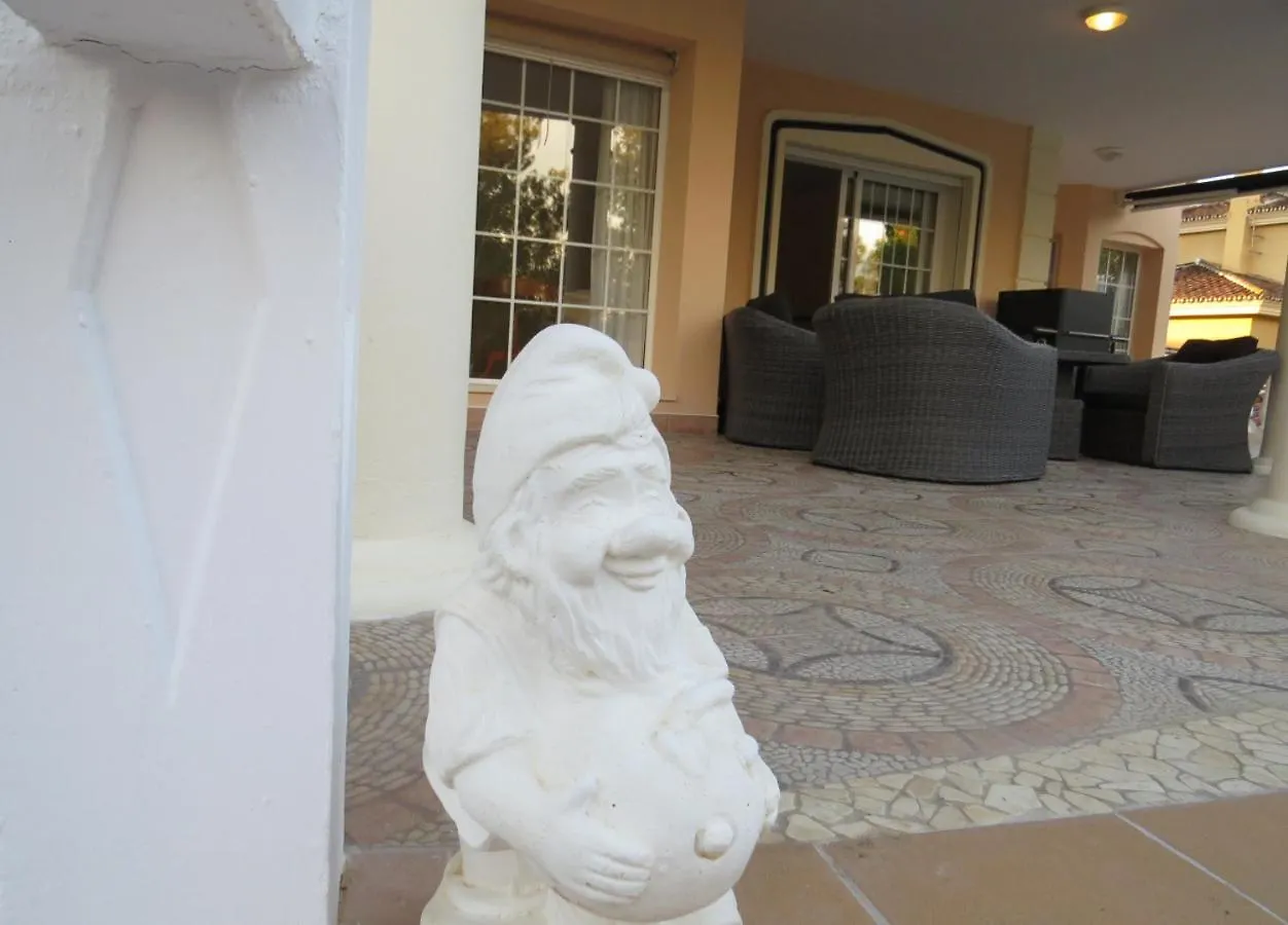 Spacious 700M2 Villa, Golfers Paradise. Santa Fe de los Boliches
