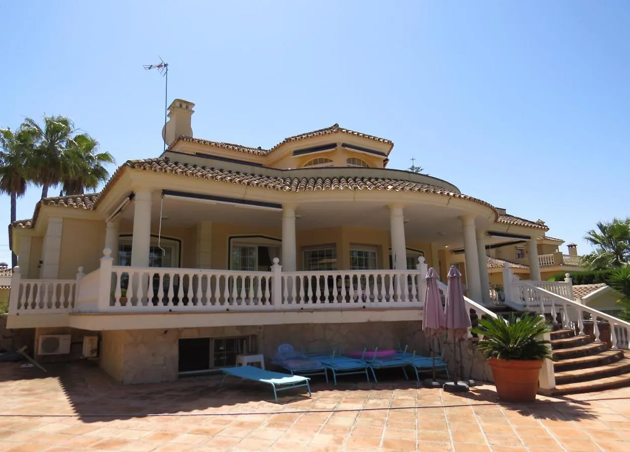 Spacious 700M2 Villa, Golfers Paradise. Santa Fe de los Boliches Villa